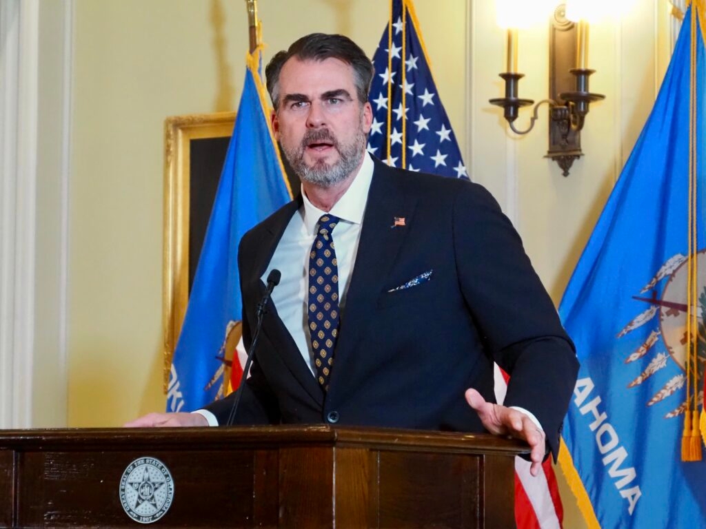 Oklahoma governor apologizes for disparaging remarks, celebrates session victories