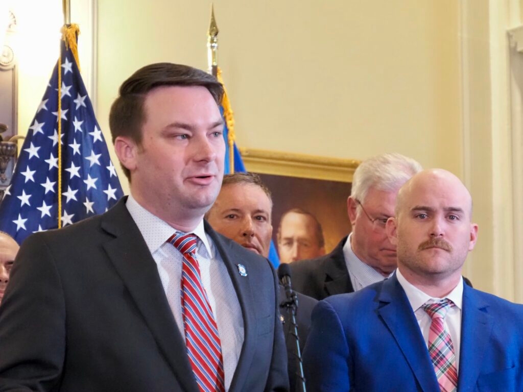 Oklahoma income tax cut bill clears first hurdle, sets stage for future reductions