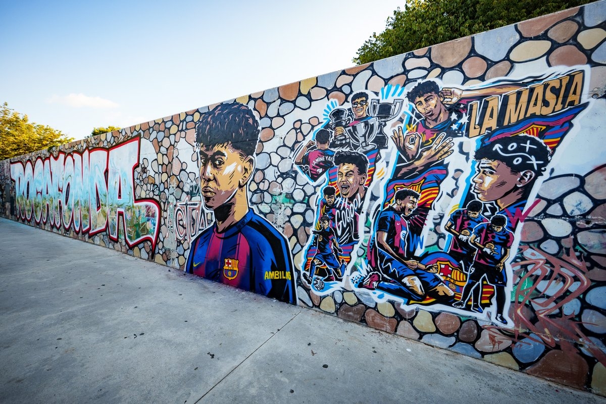 It's official, Lamine Yamal is Barcelona's new number 10 🔟