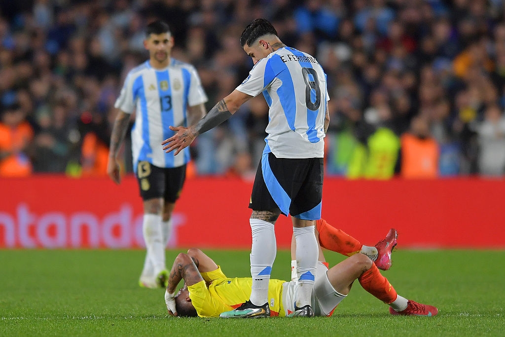 Enzo Fernández sent off after nasty stamp to opponent's head, watch 🎥