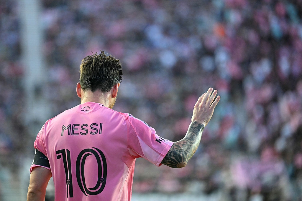 ☕️🥐 FC Breakfast: Messi's surprise cake 😂, Club World Cup heats up 🥵