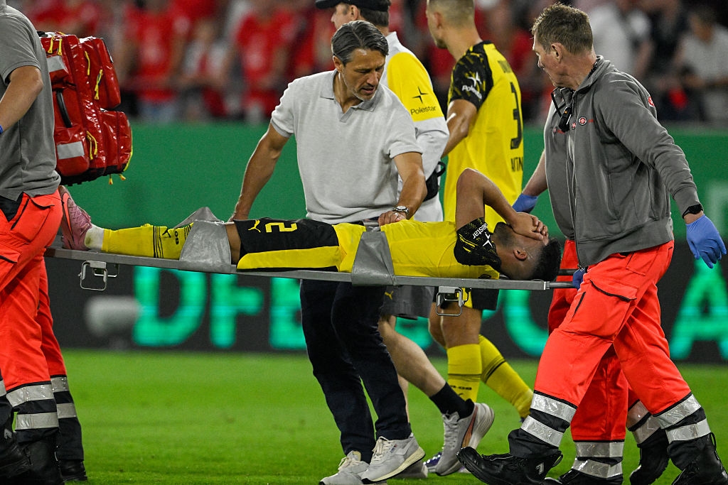 📸 No red card for this! Horror tackle overshadows BVB's DFB-Pokal win