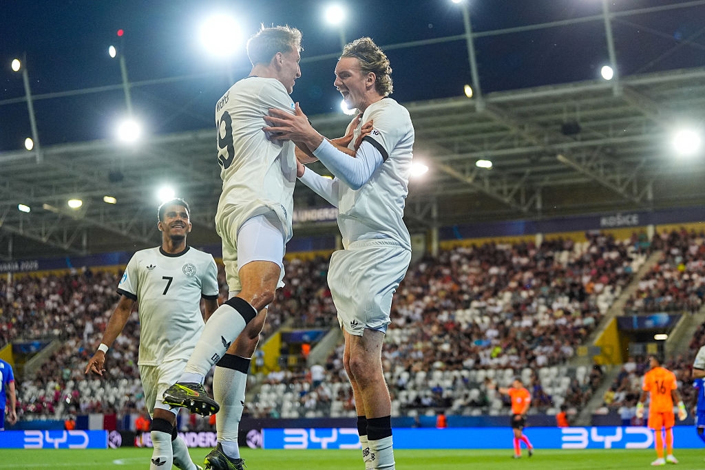 🤯 Woltemade a cheat code? Web reacts to latest U21 masterclass