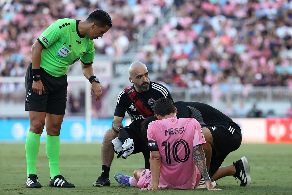 🎥 Messi off as Inter Miami controversially reduced to ten men