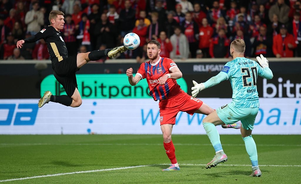🇩🇪 Bundesliga play-off: Brazilian shines in first-leg draw