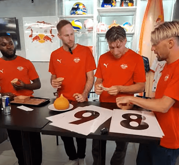 Approved? Leipzig players try Brazilian food for the first time 🎥