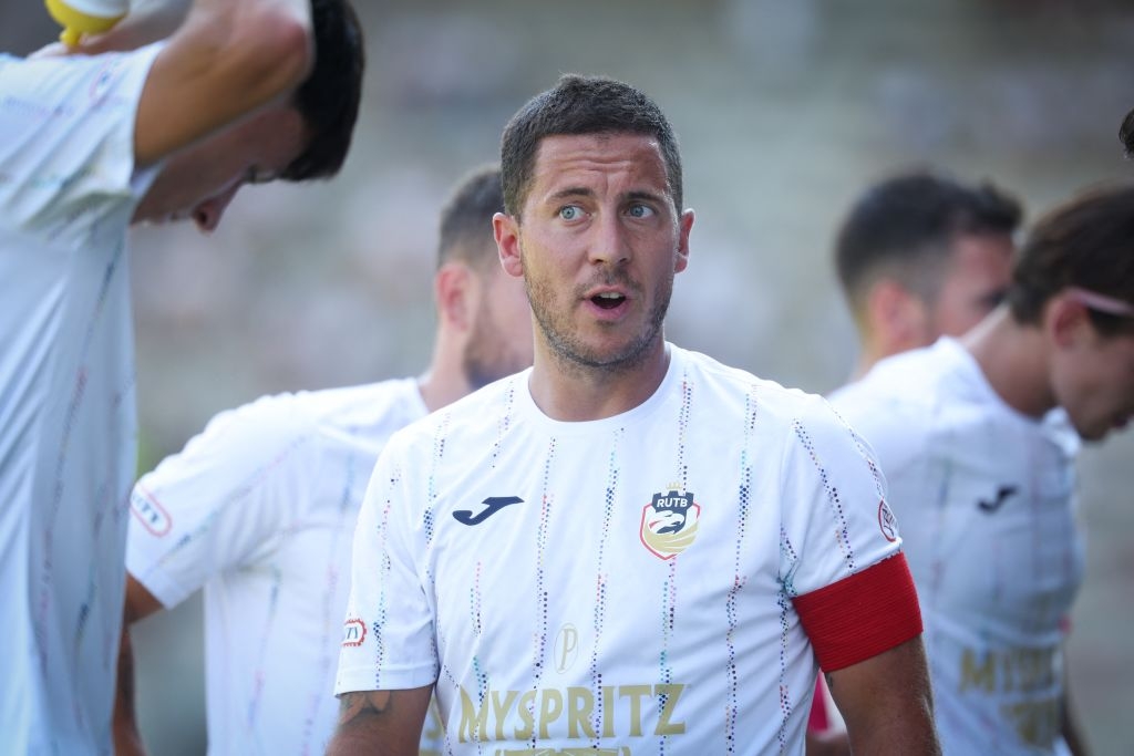 😅 Every Sunday league player knows: Hazard loses the ball in the box