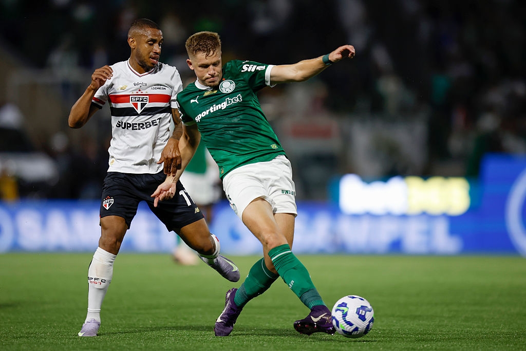 Vitor Roque scores late, Palmeiras end São Paulo's unbeaten run