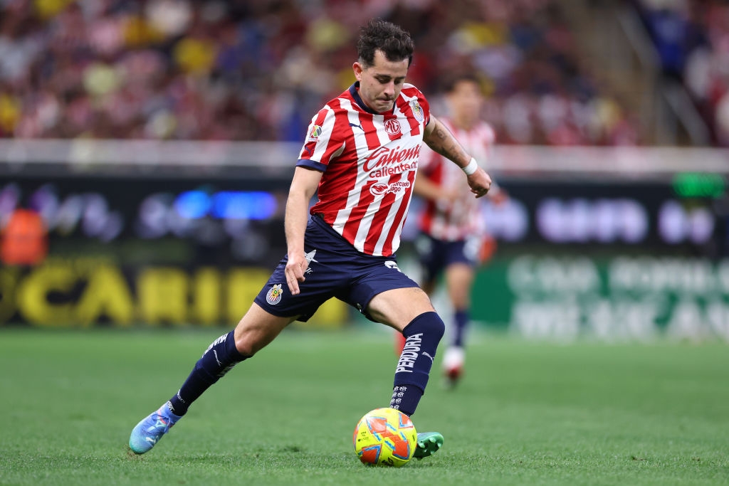 Is he leaving? Alan Mozo's future at Chivas to be decided