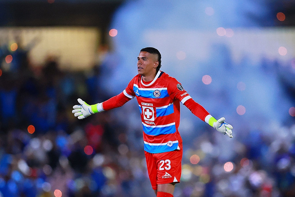 What a blunder! Kevin Mier throws América a lifeline in the semi-final