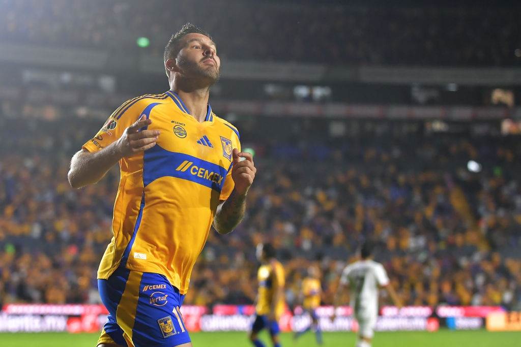 📸 Gignac making progress in his recovery!