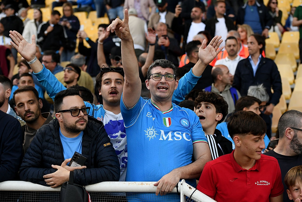 🎥 All for the Scudetto: Napoli fans ring in the New Year late