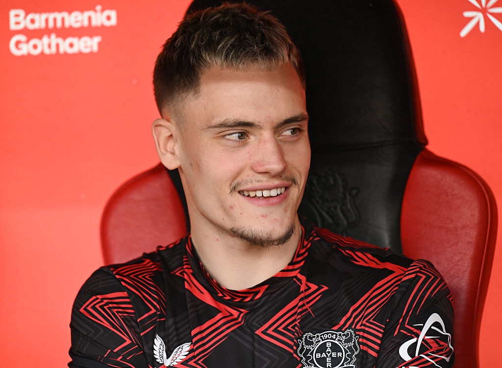 😅 Does it not suit him? Wirtz laughs at his dad in a Reds shirt