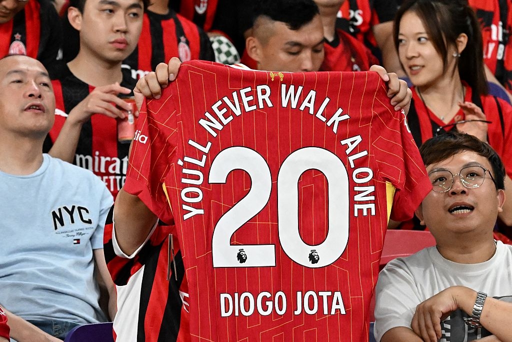 Patch, mosaic and more: Liverpool pay tribute to Jota in friendly