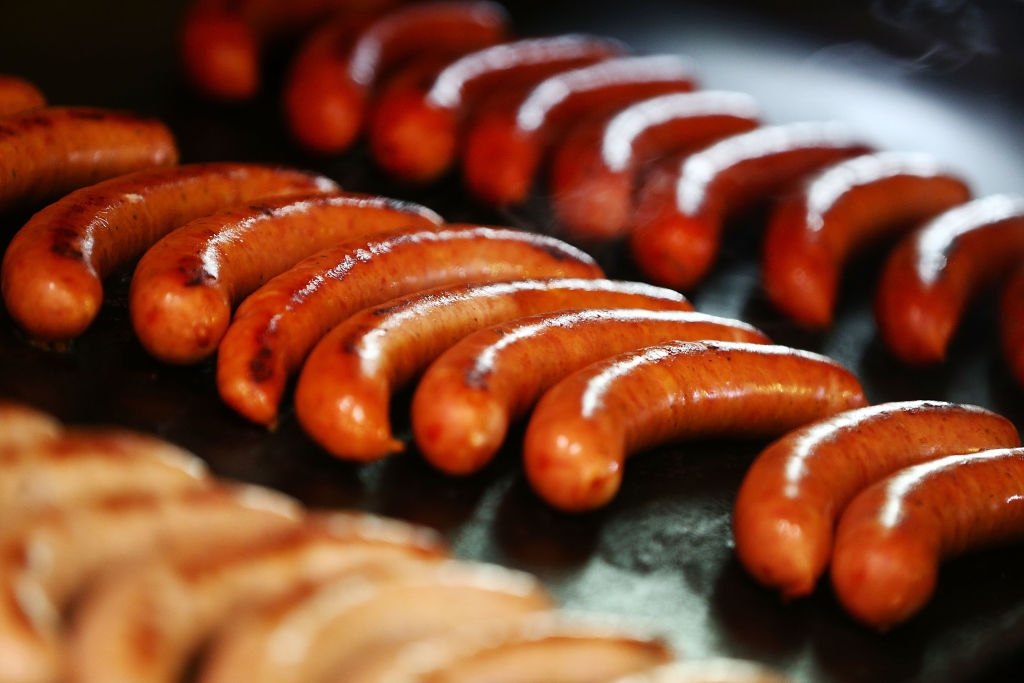 😲 15kg of sausages force footballer to retire early!