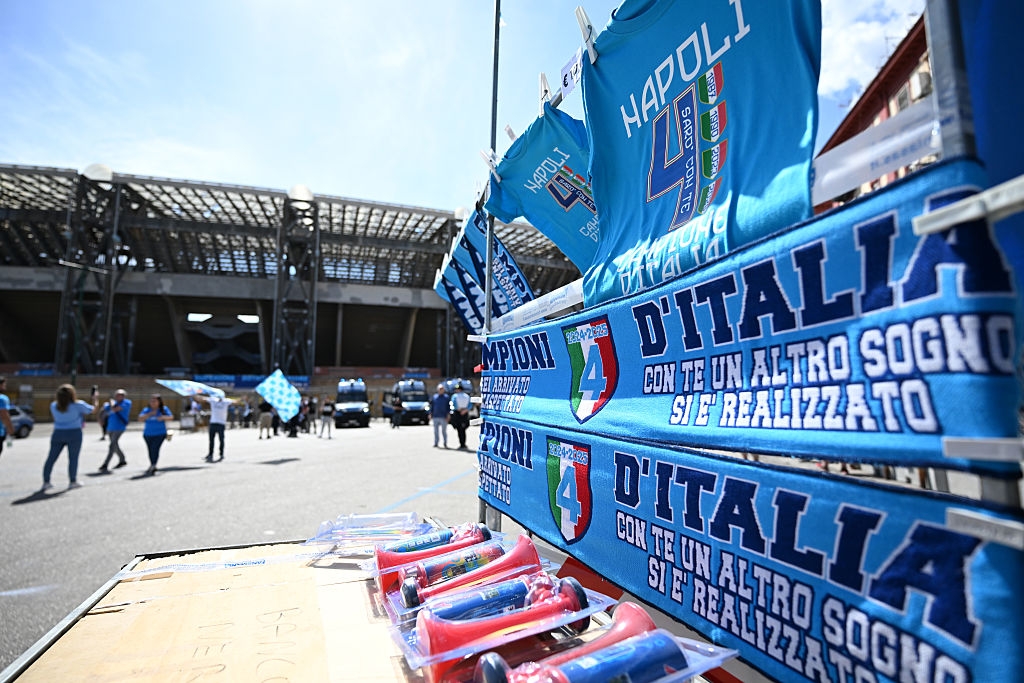 Napoli and Cagliari name starting XIs - Watch LIVE on OneFootball!