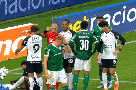 Historic derby kicks off with ugly tackle, VAR drama and a penalty, watch 🎥