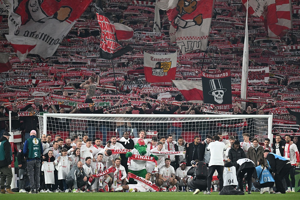 🎥 Berlin shines in white and red: VfB fans brighten up the capital