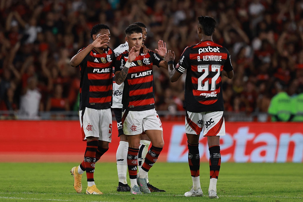 Fla beat São Paulo with ex-player stunner, stay top