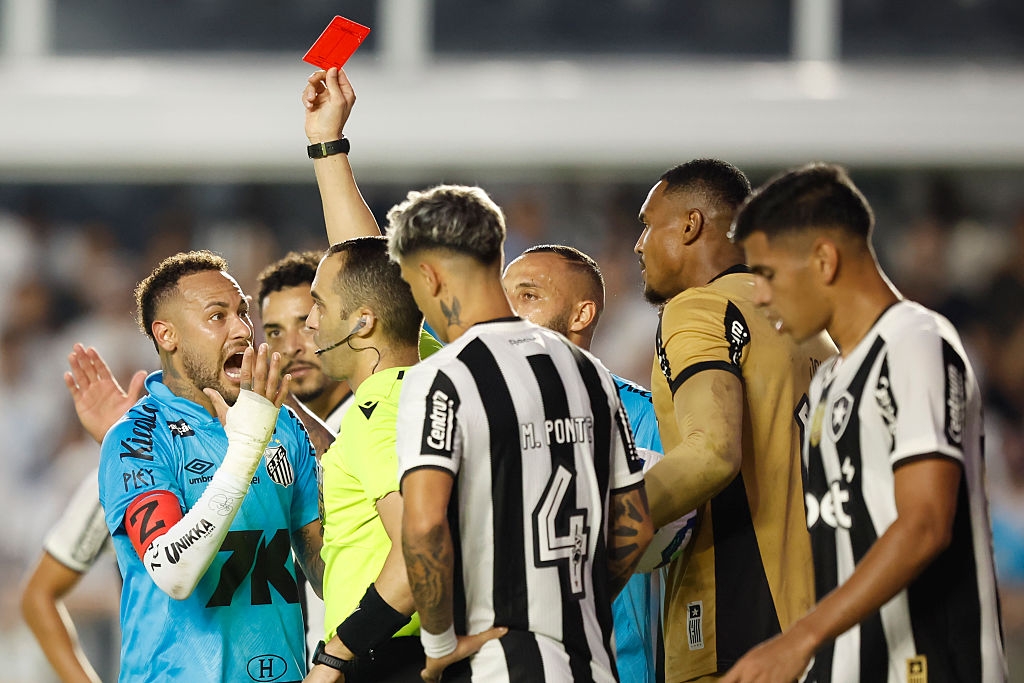 📹 Neymar sent off against Botafogo in likely Santos farewell