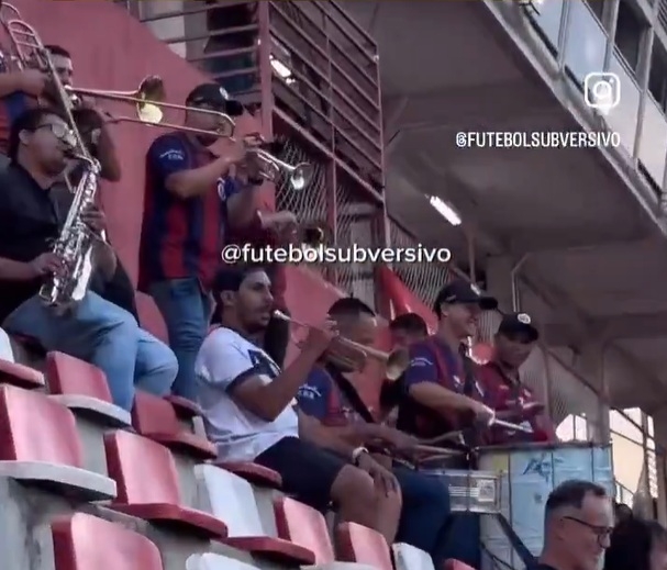 Fans of Minas club play funeral march and Rocky theme during match 🎥