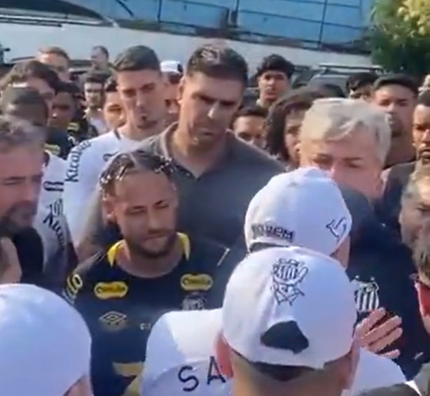 Face to face with Neymar: watch video of fan threatening the squad 🎥