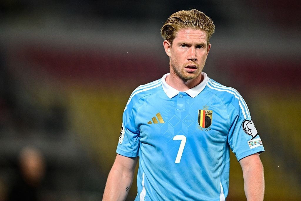 🎥 Fans go wild as De Bruyne arrives at top club