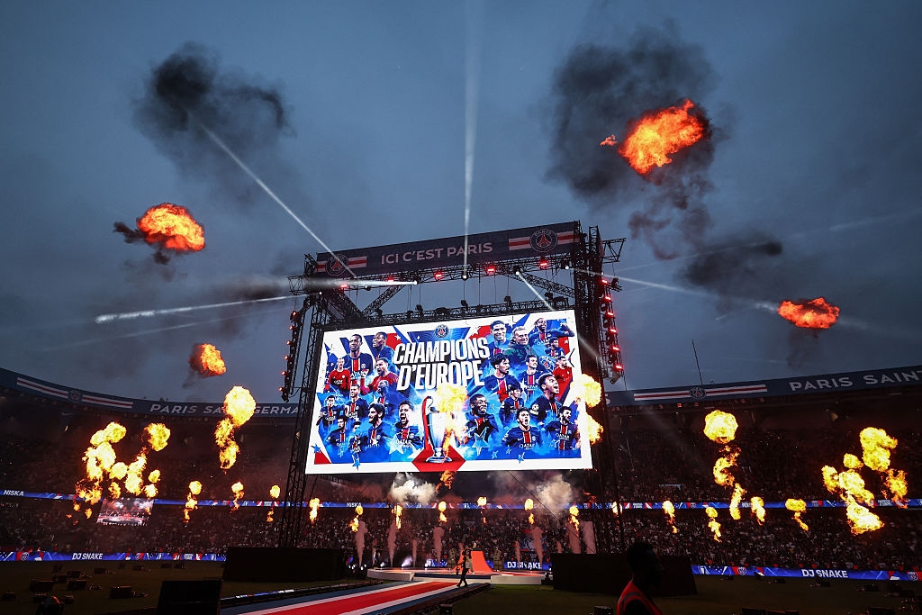🎥 PSG celebrate in Paris: fireworks, Macron backs Al Khelaifi 🔥