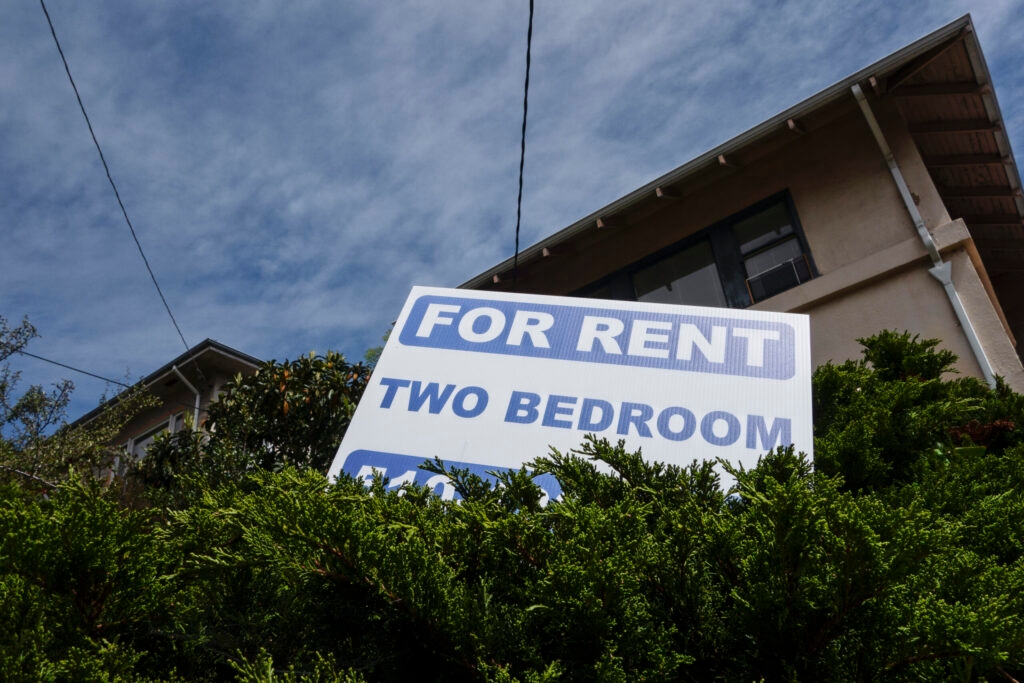 Oregon lawmakers target high screening fees, deposits for renters