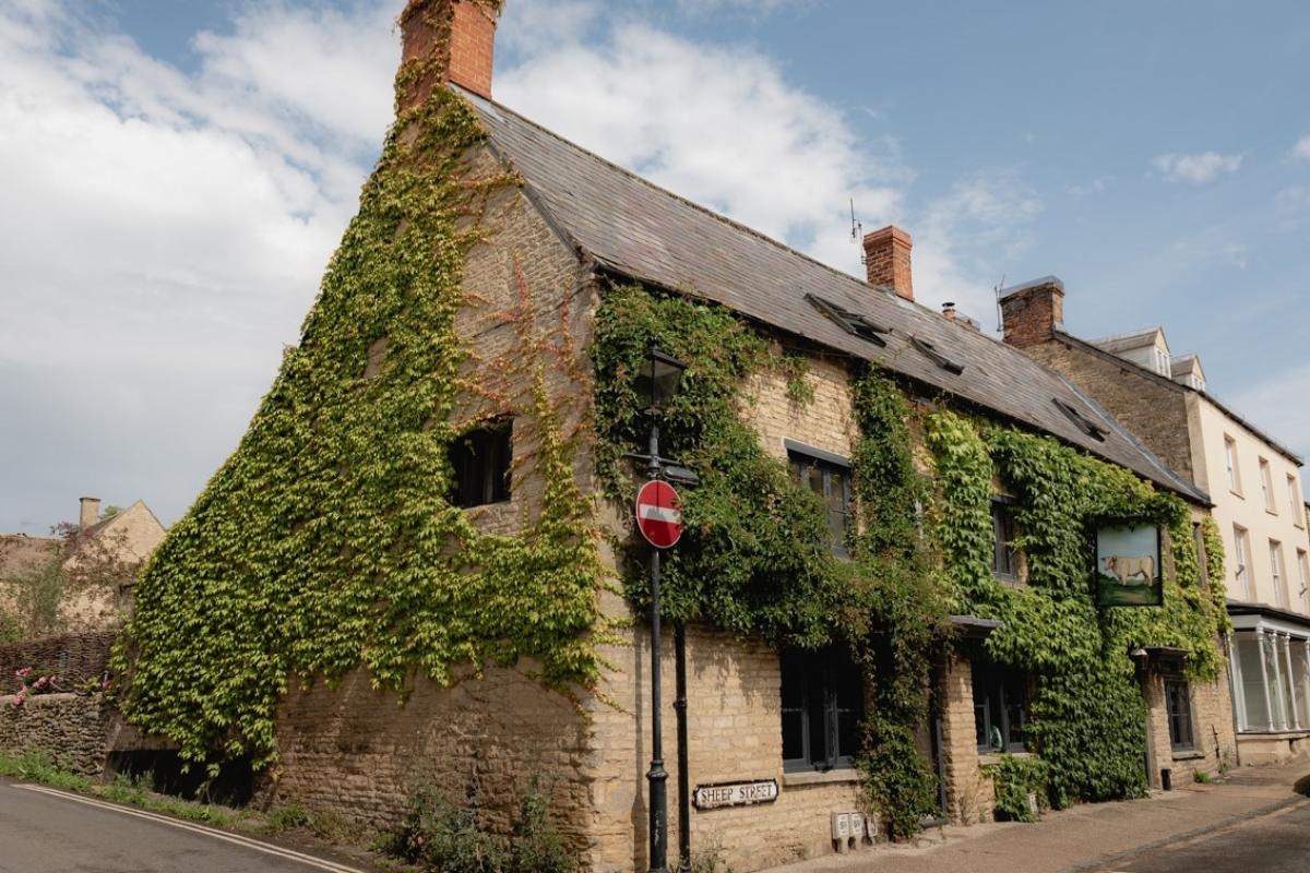 Historic Oxfordshire pub named the best in the UK