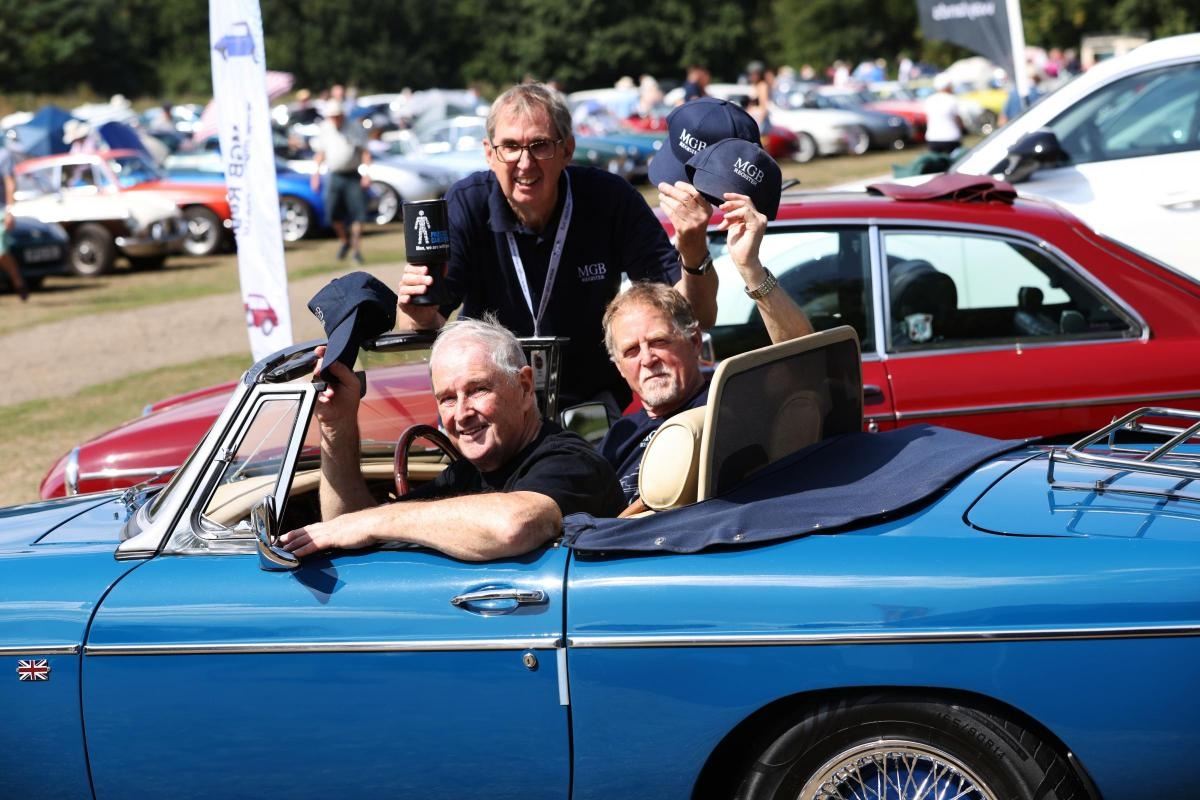 Nearly £1,000 raised for Prostate Cancer UK at classic car picnic