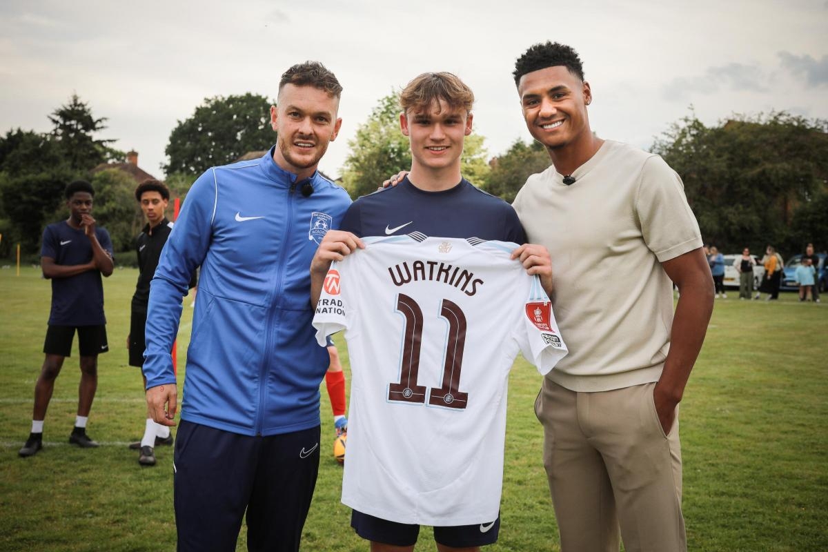 England and Aston Villa star makes surprise visit to Oxford school