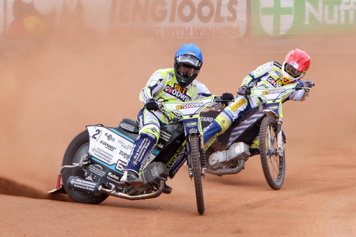 Spires kick-start season with double victory over Brummies