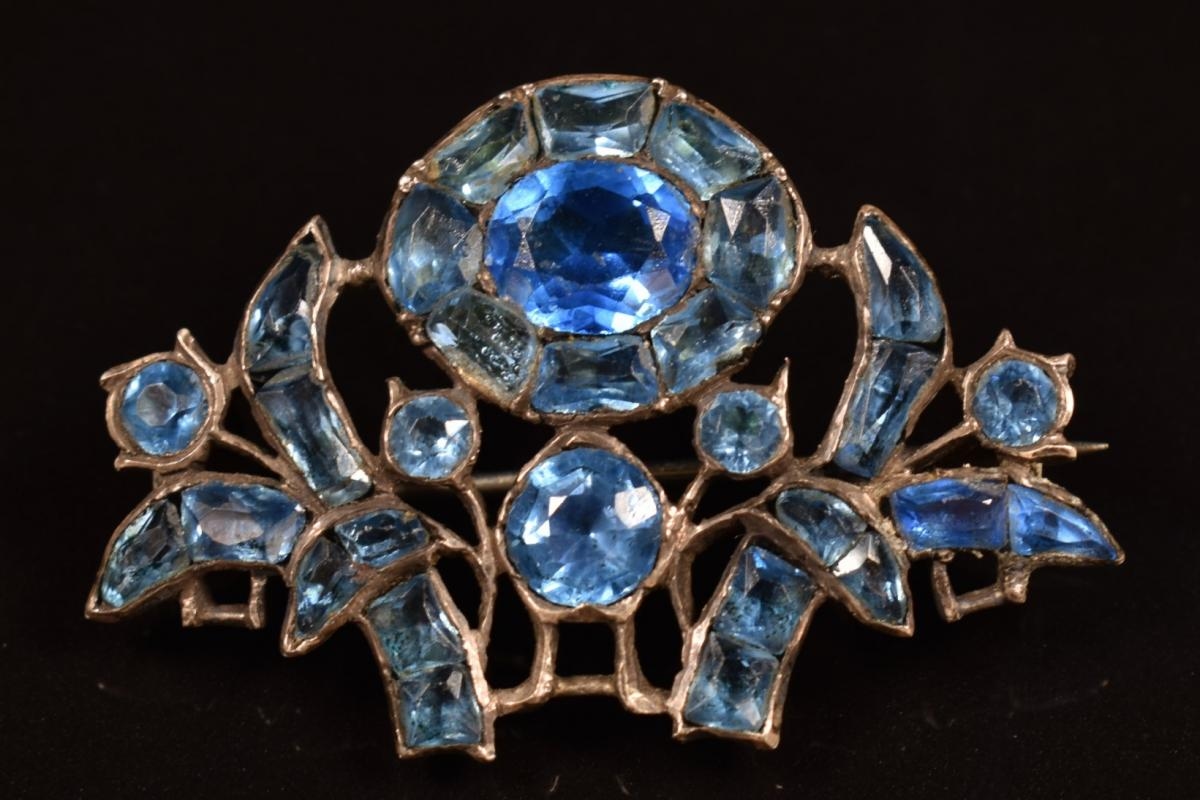 Family 'devastated' as rare antiques 'collected for decades' stolen