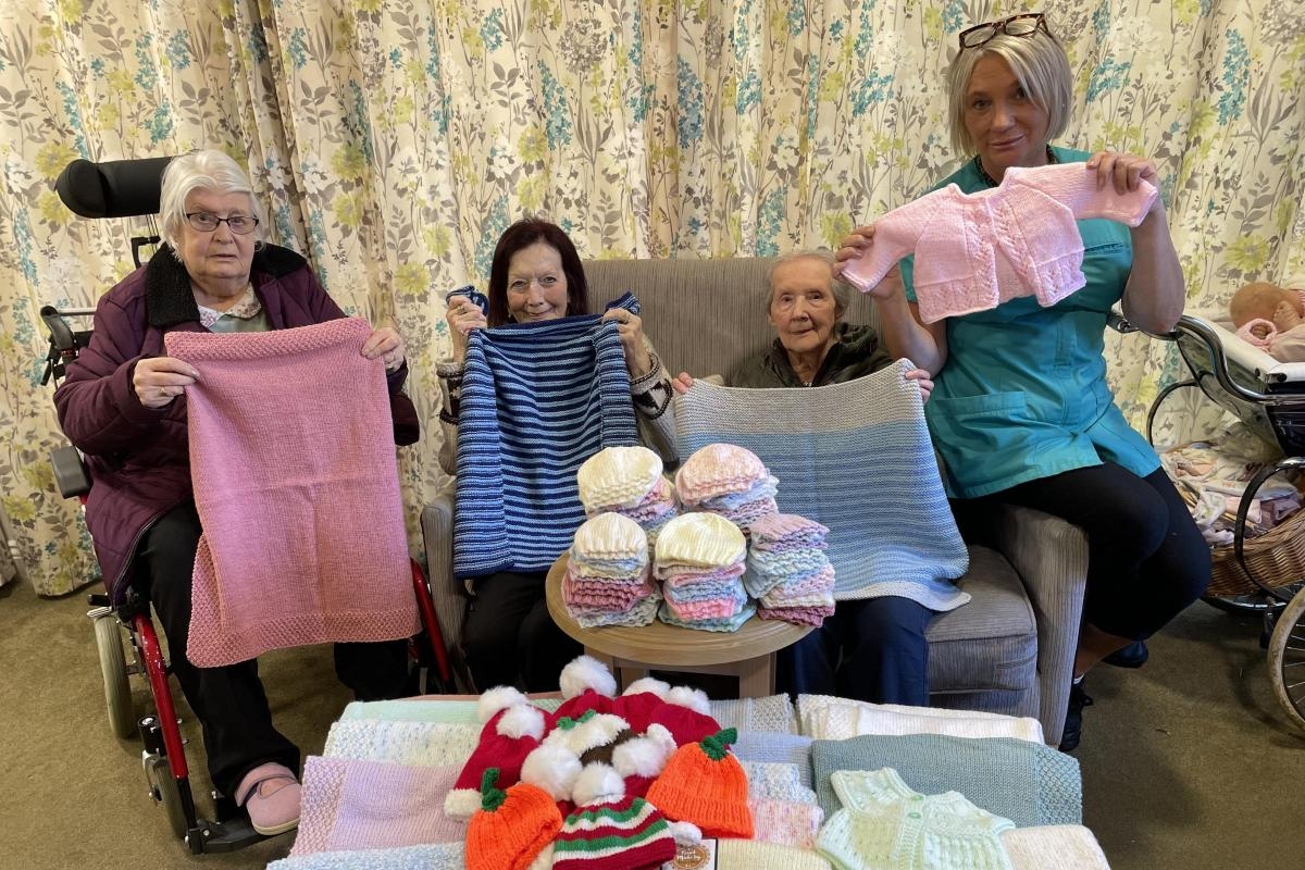 Banbury care home invites the public to join knitting group