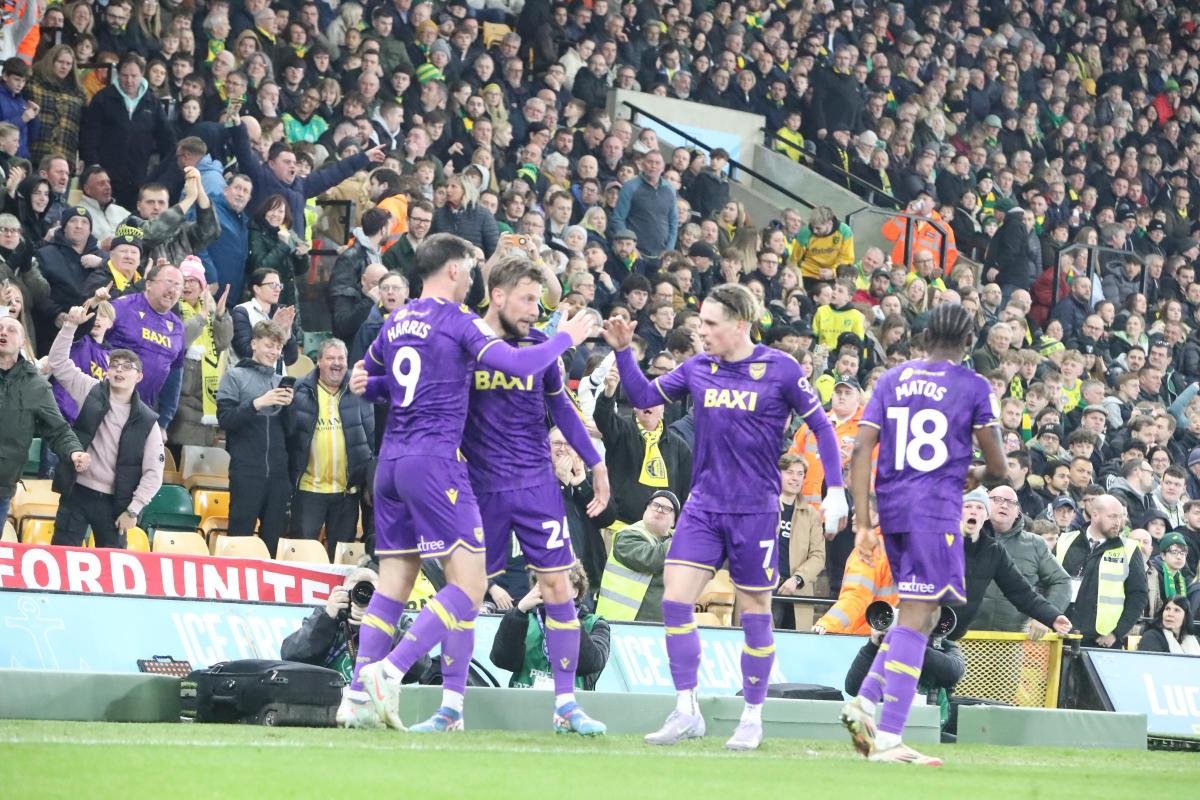 U's battle to impressive point at play-off hopeful Canaries