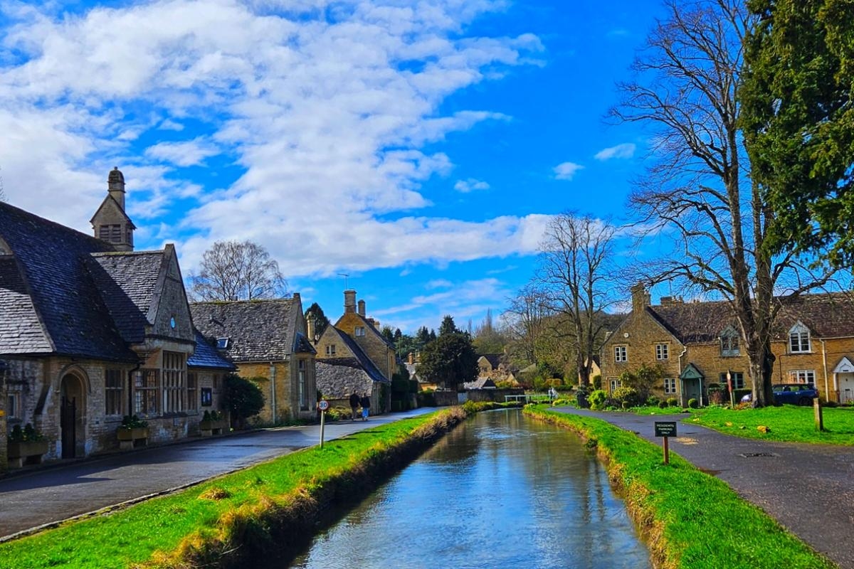 American tourist disappointed with two towns in the Cotswolds