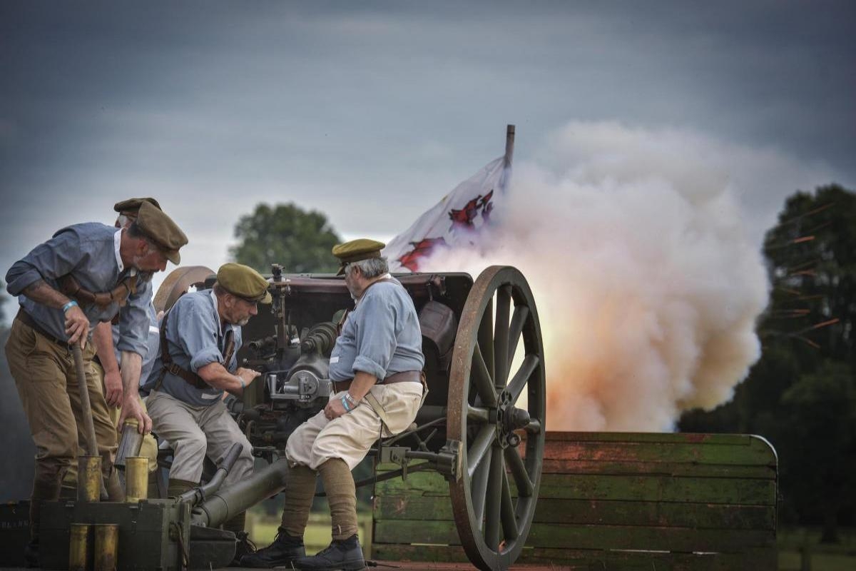 Spitfires, parachutists and cavalry at palace's nostalgia event