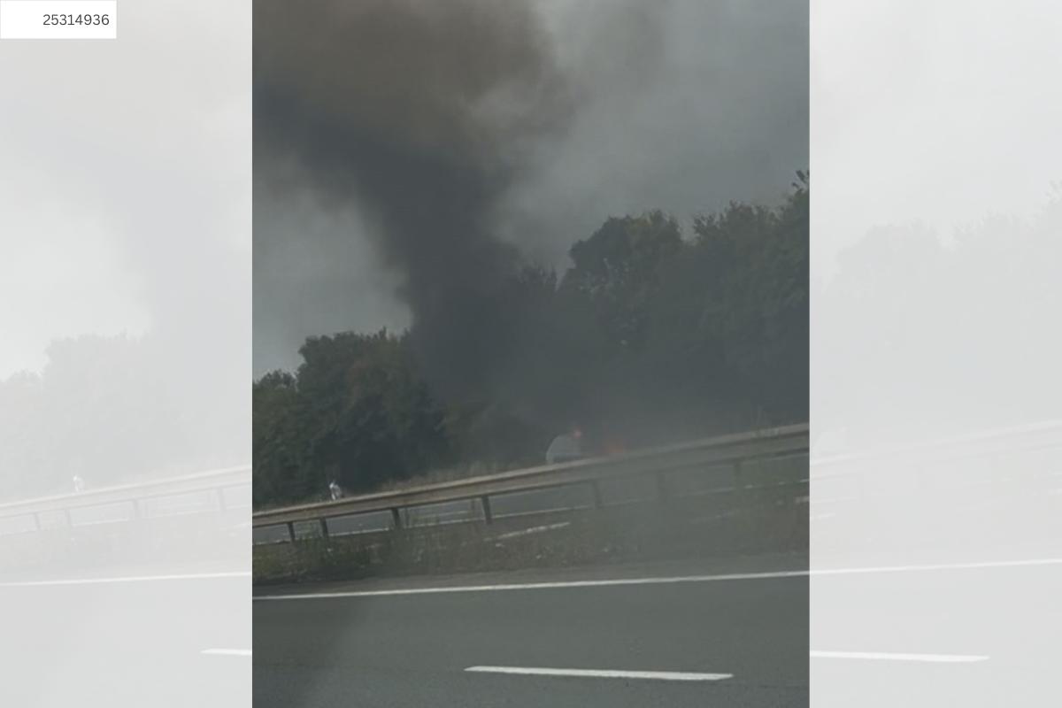 Vehicle fire on Oxfordshire motorway with emergency response