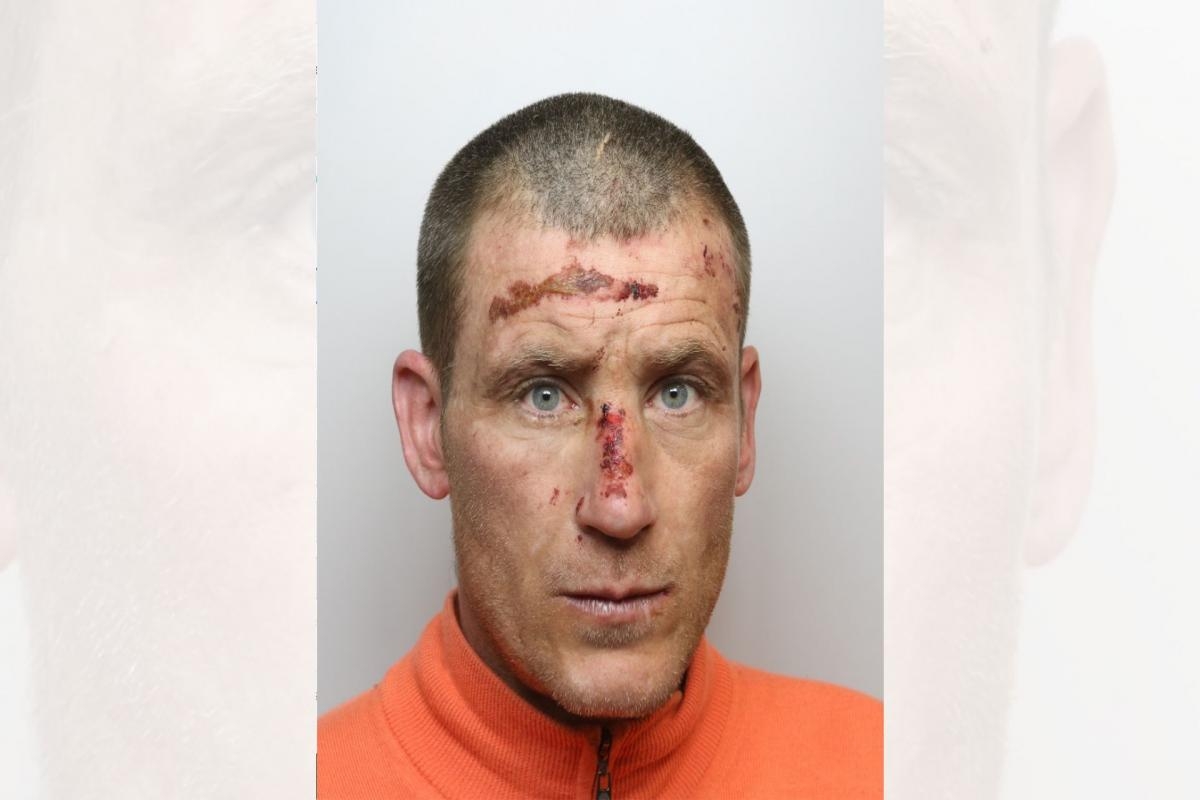 Knifeman jailed after making threats and shouting in street