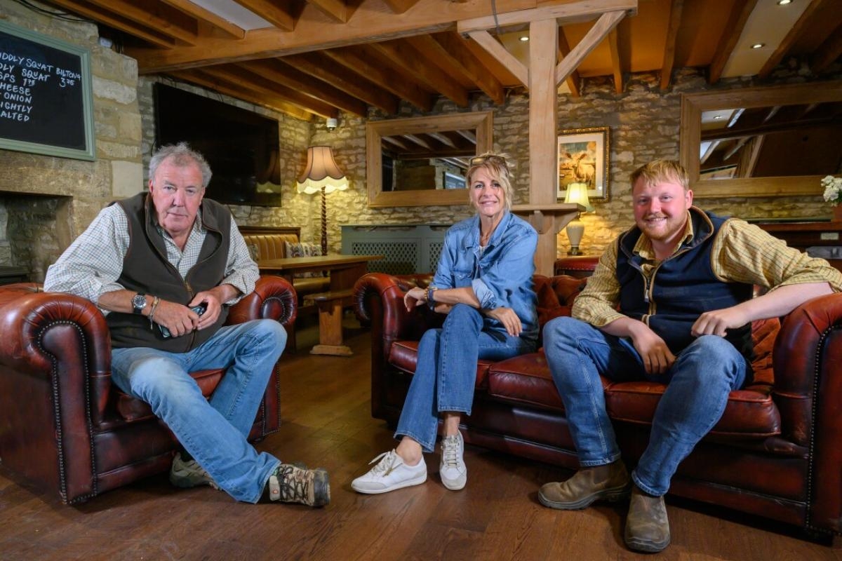 Jeremy Clarkson pub staff walk out after 'too many problems'