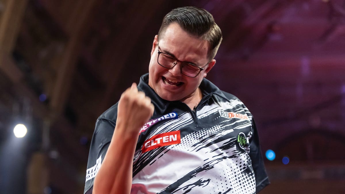 Luke Humphries stunned by Gian van Veen in World Matchplay opener