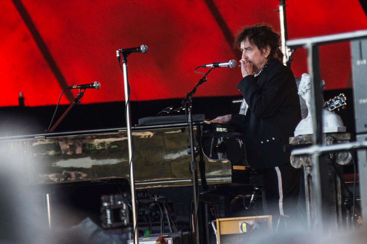 Bob Dylan, 84, Turns Heads During Recent Concert Duet: 'Always Creating Musical Tension'