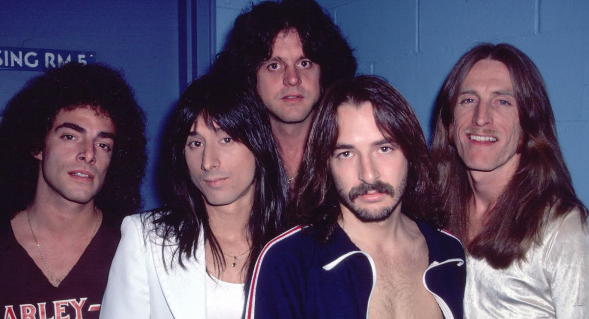Fans Say Reclusive Rocker Nearly Unrecognizable in Rare Public Outing: 'Would Never Have Guessed'