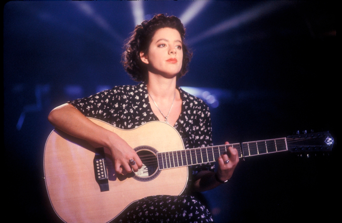 Beloved '90s Singer, 57, Gets 'Glammed Up' For Special Announcement and Looks Breathtaking