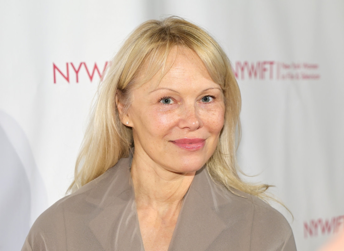 Did Pamela Anderson Just Make a Shock Return to Full-Glam '90s Makeup?
