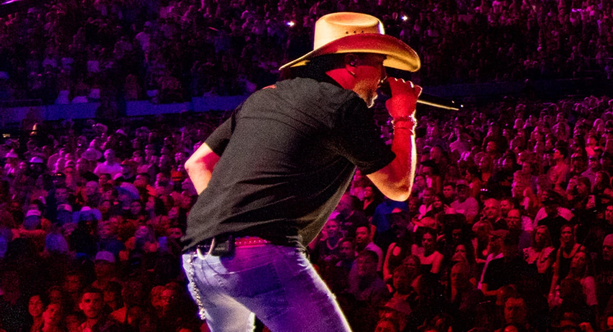 Controversial Country Star Makes Bold Statement About 'A Wife's Job'