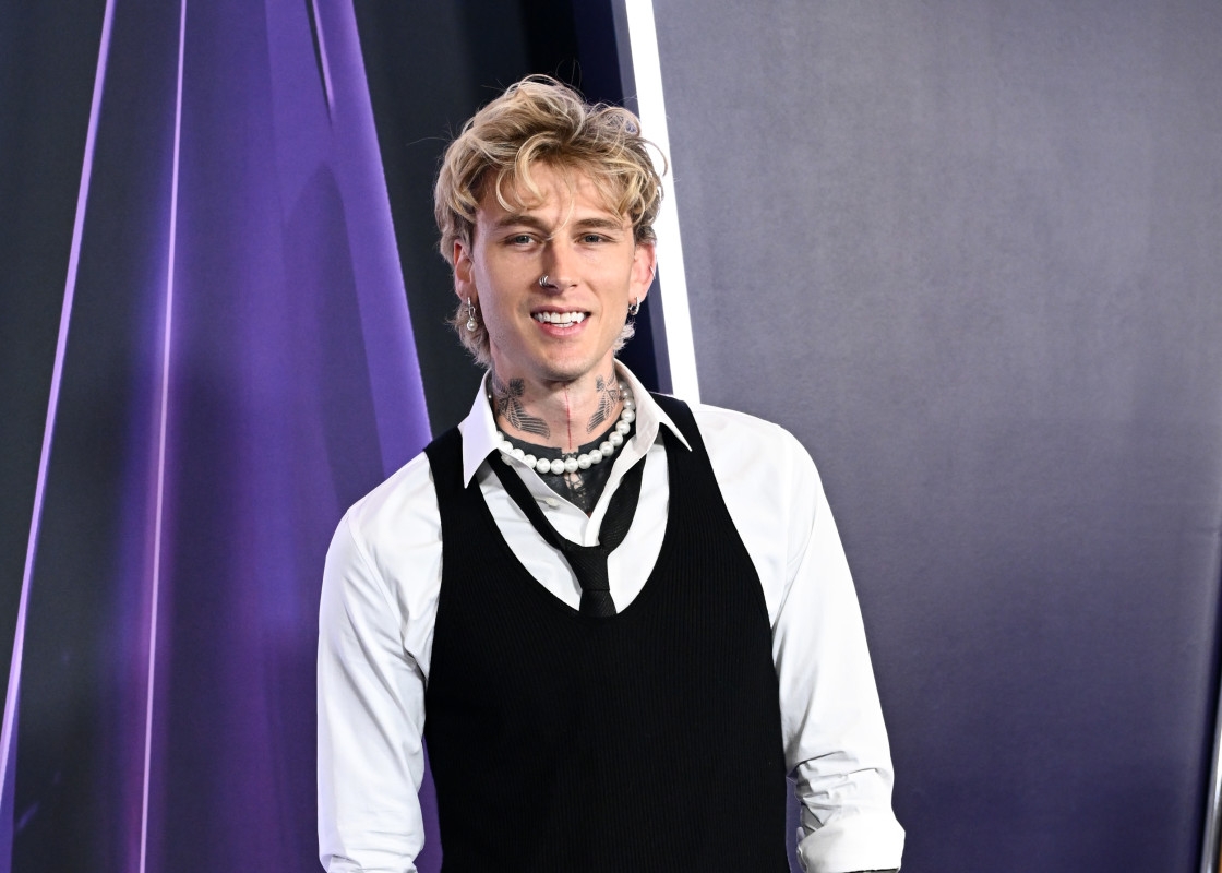 Rocker Bails On AMAs After Walking The Red Carpet (But For A Good Reason)