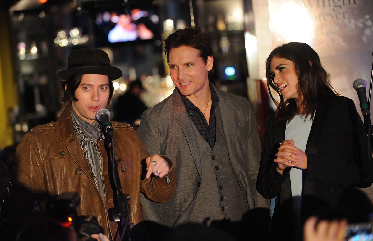 'Twilight' Stars Get Cozy in Surprising Reunion and Fans Are 'Here for the Drama'