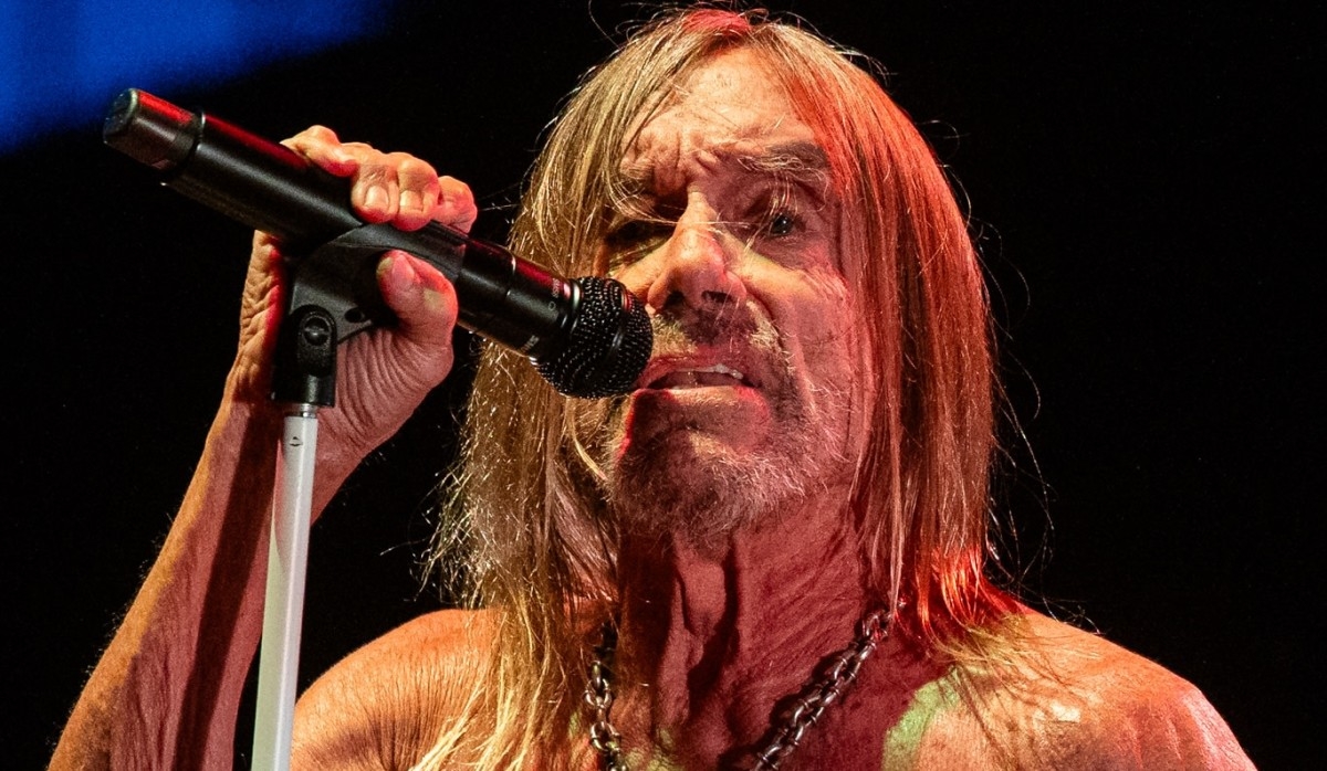 Rock Icon, 78, Hauled Off Stage in Jaw-Dropping Concert Farewell